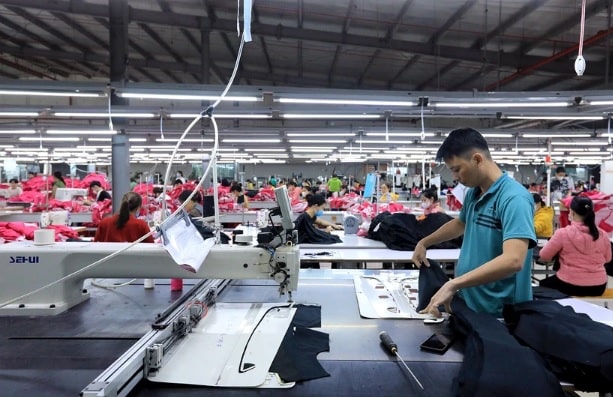 may mặc phụ liệu hình 3