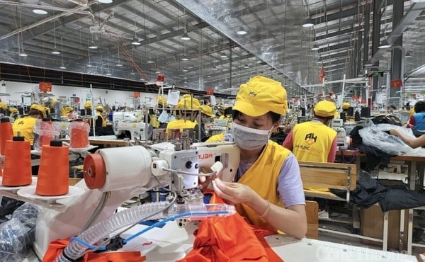 may mặc phụ liệu hình 1